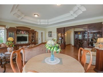 Casa Unifamiliar en esquina brisas del golf, Gratamira.