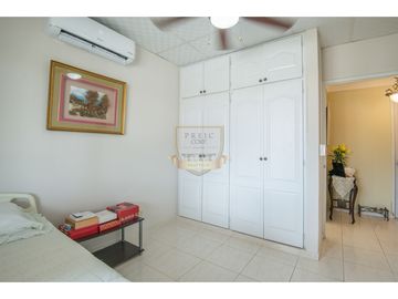 Casa Unifamiliar en esquina brisas del golf, Gratamira.