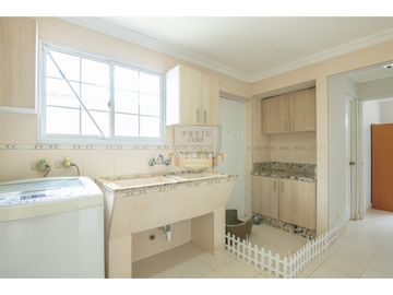 Casa Unifamiliar en esquina brisas del golf, Gratamira.