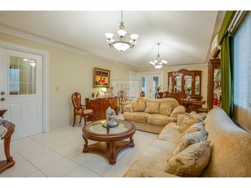 Casa Unifamiliar en esquina brisas del golf, Gratamira.