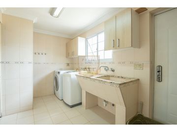 Casa Unifamiliar en esquina brisas del golf, Gratamira.