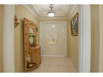 Casa Unifamiliar en esquina brisas del golf, Gratamira.