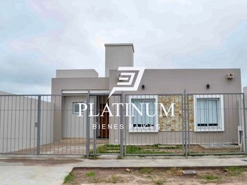 Casa en venta de 3 dormitorios c/ cochera en Vía Aurelia