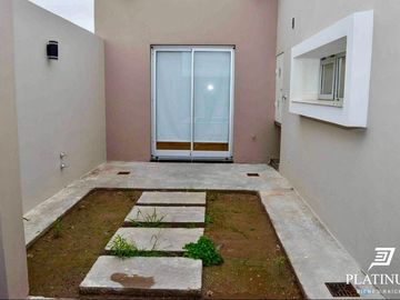 Casa en venta de 3 dormitorios c/ cochera en Vía Aurelia