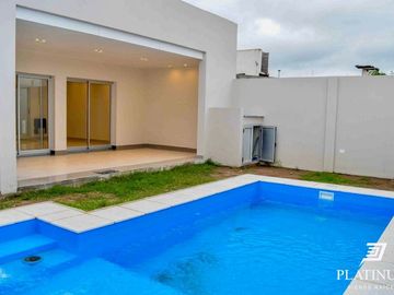 Casa en venta de 3 dormitorios c/ cochera en Vía Aurelia
