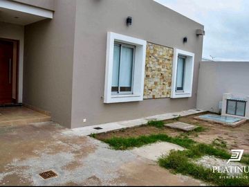 Casa en venta de 3 dormitorios c/ cochera en Vía Aurelia