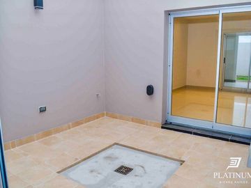 Casa en venta de 3 dormitorios c/ cochera en Vía Aurelia