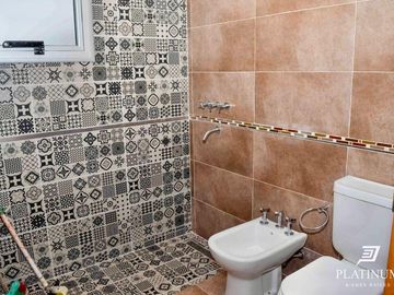 Casa en venta de 3 dormitorios c/ cochera en Vía Aurelia