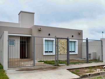 Casa en venta de 3 dormitorios c/ cochera en Vía Aurelia