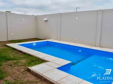 Casa en venta de 3 dormitorios c/ cochera en Vía Aurelia
