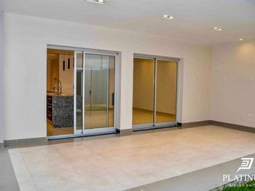 Casa en venta de 3 dormitorios c/ cochera en Vía Aurelia