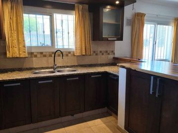 CASA EN VENTA  VILLA RIVERA INDARTE CON PILETA