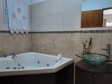 CASA EN VENTA  VILLA RIVERA INDARTE CON PILETA