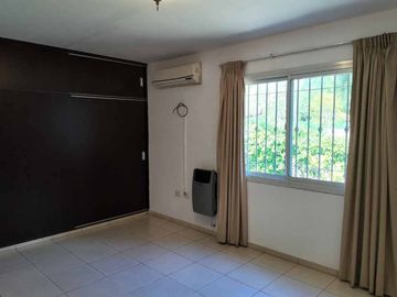 CASA EN VENTA  VILLA RIVERA INDARTE CON PILETA