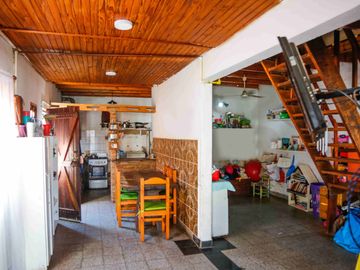 PH EN VENTA EN TOLOSA 2 DORMITORIOS A RECICLAR