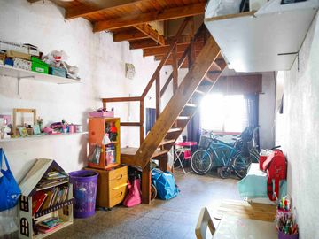 PH EN VENTA EN TOLOSA 2 DORMITORIOS A RECICLAR