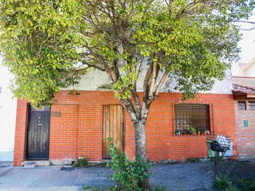 PH EN VENTA EN TOLOSA 2 DORMITORIOS A RECICLAR