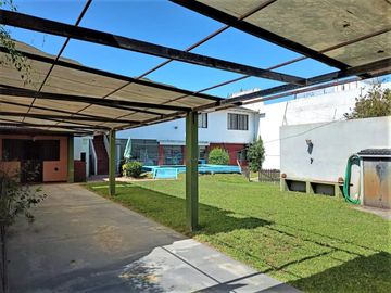 Casa en venta - 4 Dormitorios 6 Baños - San Clemente del Tuyú