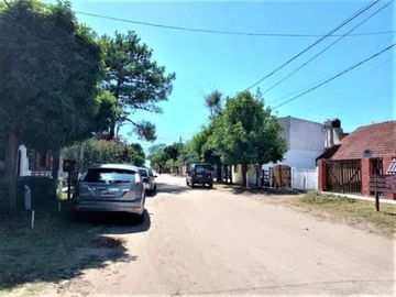 Casa en venta - 4 Dormitorios 6 Baños - San Clemente del Tuyú