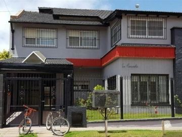 Casa en venta - 4 Dormitorios 6 Baños - San Clemente del Tuyú