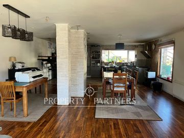 🏡 Hermosa Casa de Dos Pisos en Excelente Sector Residencial en Punta Arenas