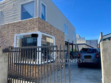 🏡 Hermosa Casa de Dos Pisos en Excelente Sector Residencial en Punta Arenas