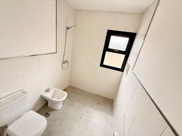 Dúplex en venta de 3 dormitorios a estrenar en Complejo cerrado