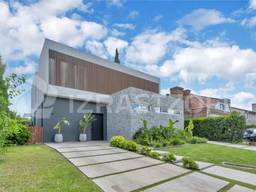 Venta Casa en Campo Chico de 5 ambientes con Pileta y lote de 600 m2