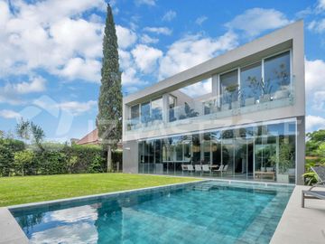 Venta Casa en Campo Chico de 5 ambientes con Pileta y lote de 600 m2