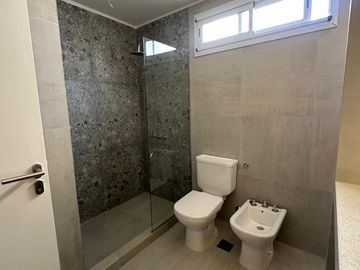 VENTA CASA DE PASILLO RECICLADA ROSARIO CENTRO