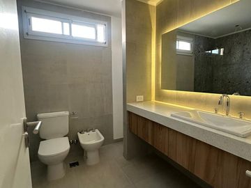 VENTA CASA DE PASILLO RECICLADA ROSARIO CENTRO