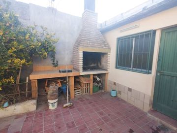 Casa en venta de 3 dormitorios y cochera en B. Par