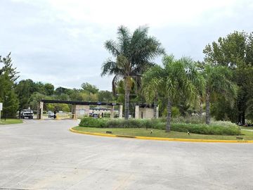 Casa en Venta a la laguna y pileta con RENTA. Barrio Cerrado Escobar