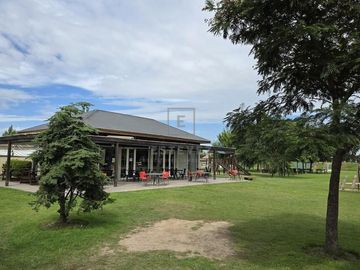 Casa en Venta a la laguna y pileta con RENTA. Barrio Cerrado Escobar