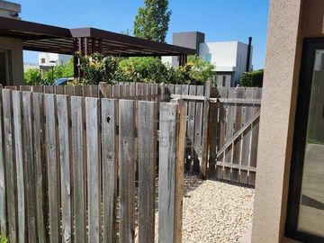 Casa en Venta a la laguna y pileta con RENTA. Barrio Cerrado Escobar