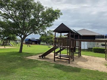 Casa en Venta a la laguna y pileta con RENTA. Barrio Cerrado Escobar