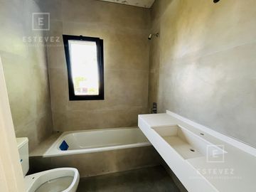 Casa en venta a estrenar, pileta, Barrio Cerrado, Escobar, GBA Norte