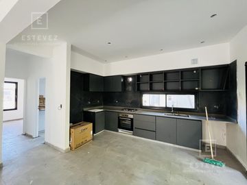 Casa en venta a estrenar, pileta, Barrio Cerrado, Escobar, GBA Norte