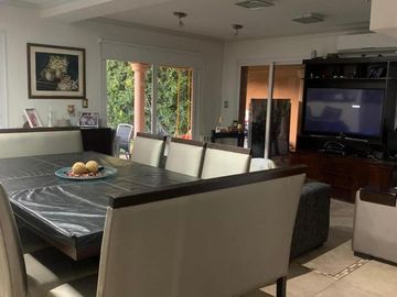 Casa en venta - 5 Dormitorios 7 Baños - Mendoza