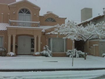 Casa en venta - 5 Dormitorios 7 Baños - Mendoza