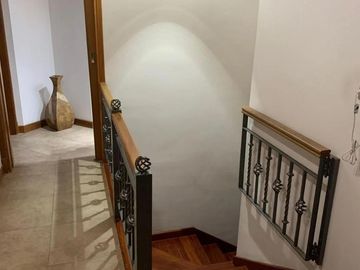 Casa en venta - 5 Dormitorios 7 Baños - Mendoza
