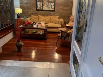 Casa en venta - 5 Dormitorios 7 Baños - Mendoza