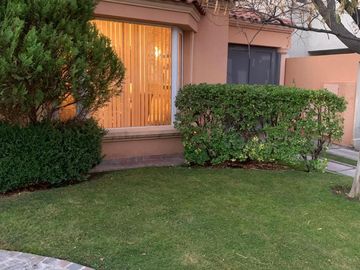 Casa en venta - 5 Dormitorios 7 Baños - Mendoza