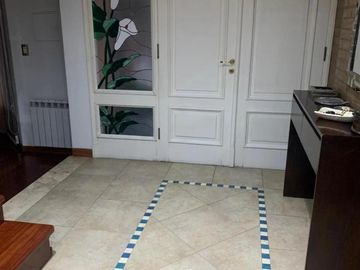 Casa en venta - 5 Dormitorios 7 Baños - Mendoza