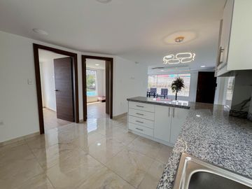 ¡Departamento en Venta en Puengasi, Barrio Balcón El Valle!