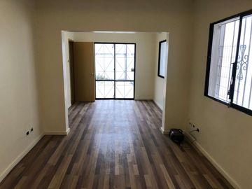 Amplia Casa Familiar  o Comercial Barrio Recoleta