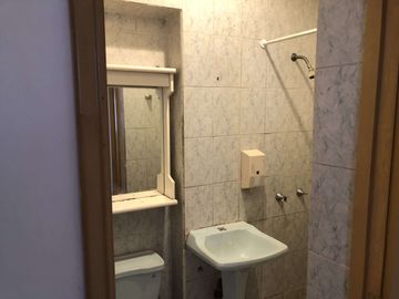 Amplia Casa Familiar  o Comercial Barrio Recoleta