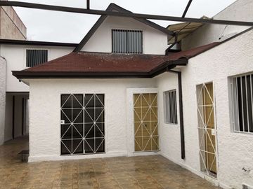 Amplia Casa Familiar  o Comercial Barrio Recoleta