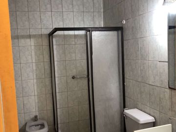 Amplia Casa Familiar  o Comercial Barrio Recoleta