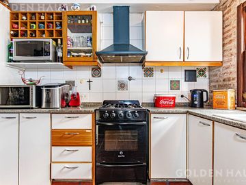 PH 3 ambientes con cochera cubierta, patio y terraza en la mejor zona de Flores